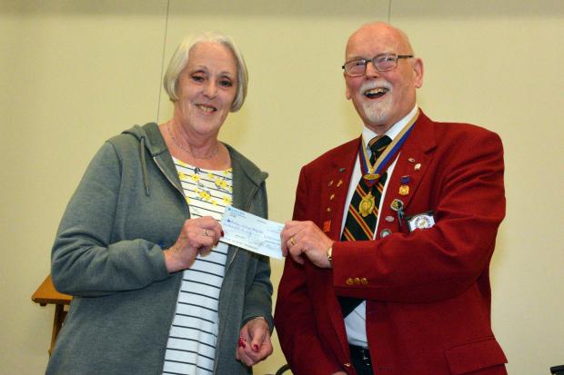 Burnham and Highbridge Weekly News: Gateway Leader Sally Meek receives £100 towards Gateway funds