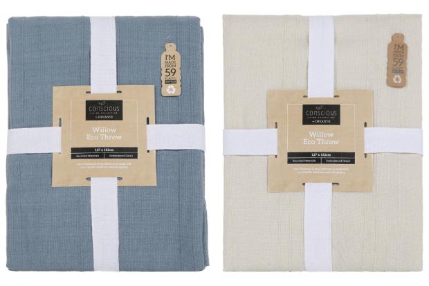 Burnham and Highbridge Weekly News: Willow Eco Throw in Blue (left) and (right) Natural (The Range/Canva)